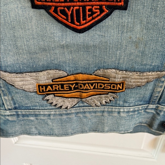 Lee denim vest with Harley-Davidson and other patches. Size Large - Picture 2 of 11